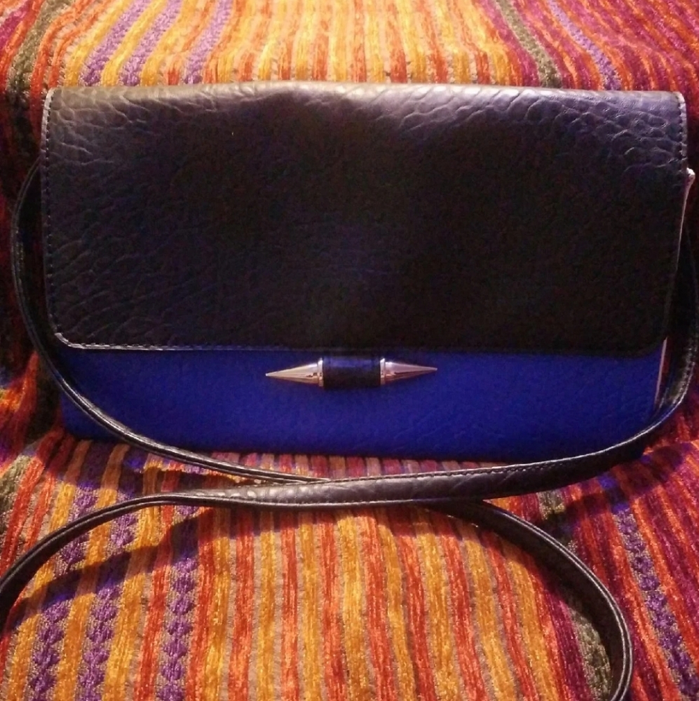 Attention Purse
